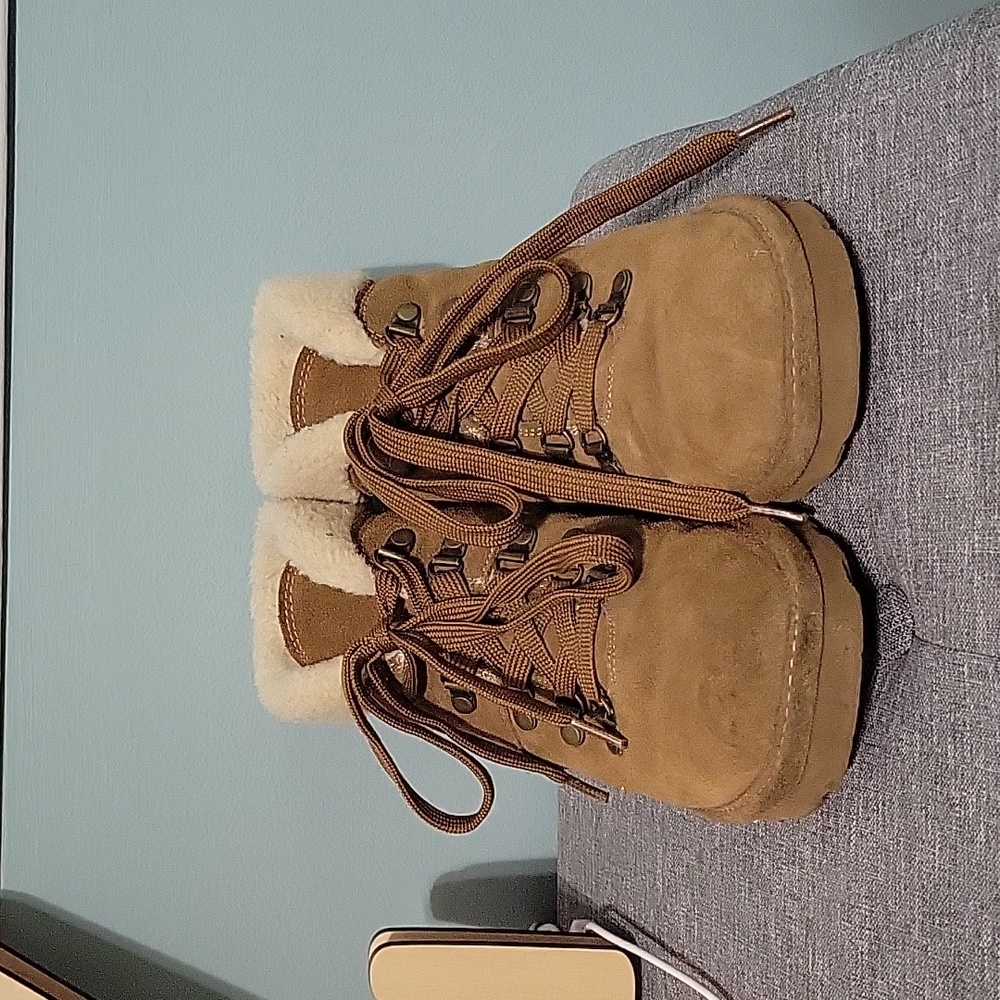 BearPaw Marta, size 8